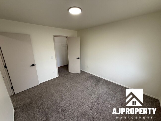 Building Photo - 2809 E Bragstad Dr