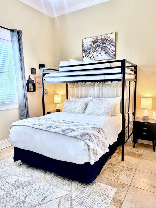 Building Photo - 507 S Willow Ave