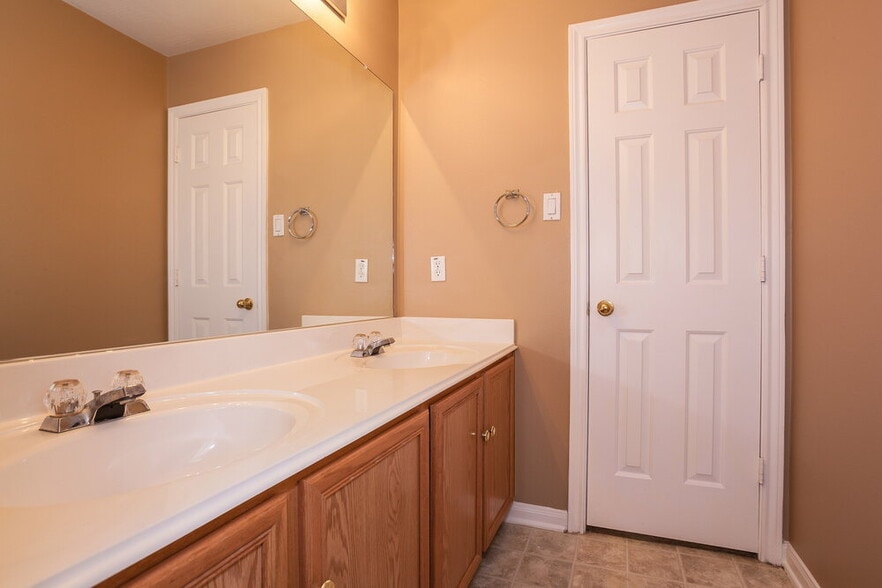 Building Photo - 2519 Teal Run Pl Dr