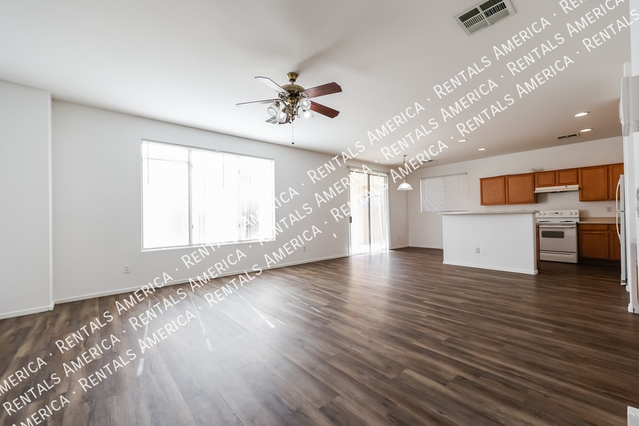 Building Photo - 10417 W Windsor Ave