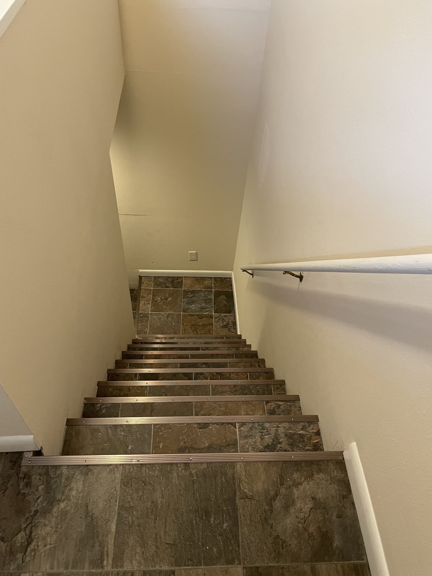 Split Enrty - 310 Galvin Rd N