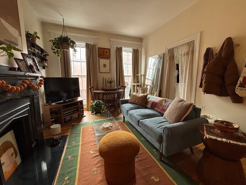 Building Photo - 69 Charles St