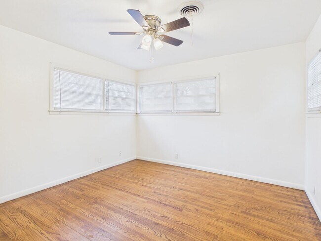 Building Photo - 4308 S Jackson St