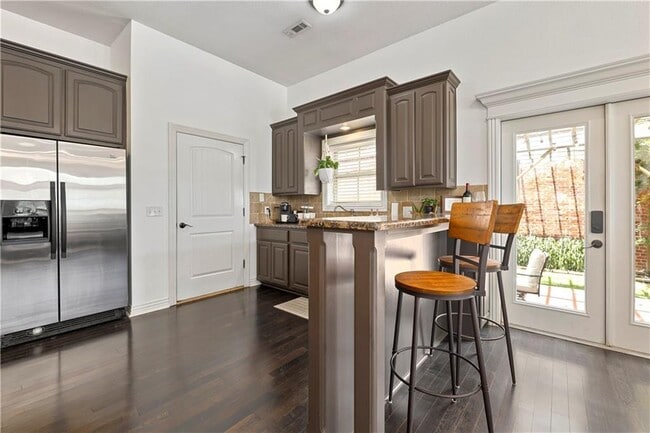 Building Photo - 619 N Rupple Rd