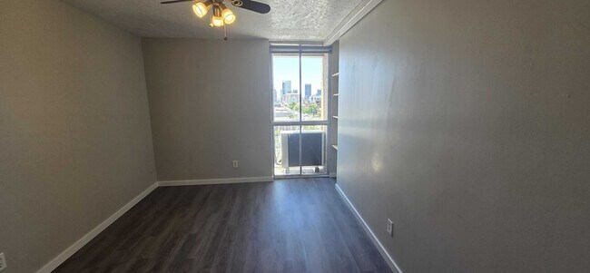 Building Photo - 710 E 200 S