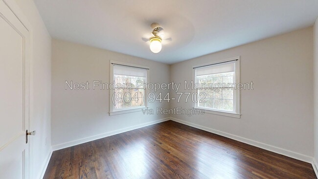 Building Photo - 2215 Larchmont Rd