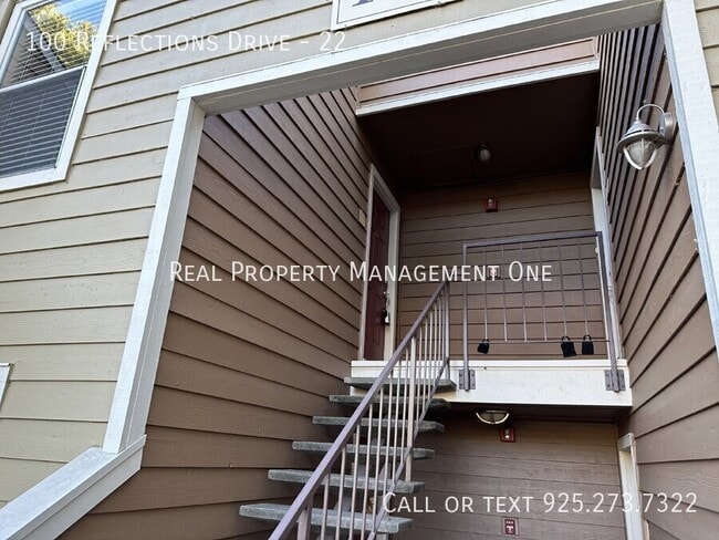 Building Photo - 100 Reflections Dr