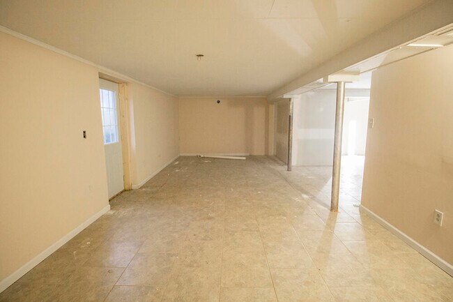 Building Photo - 2202 Concordia Dr