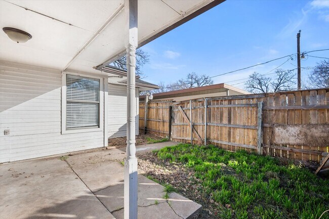 Building Photo - Affordable South Arlington