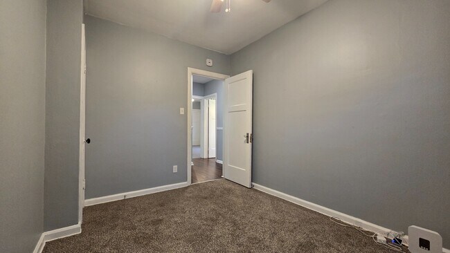 Building Photo - Renovated 3BR/1.5BA | 1,200 Sq Ft | Pet Friendly | Off-Street Parking | Available