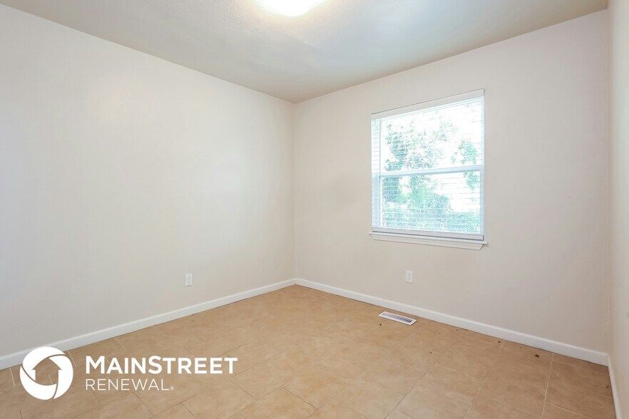 Building Photo - 4400 N Shadybrook Dr