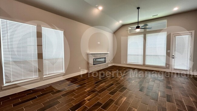 Building Photo - 6301 Tahoe Winds Dr