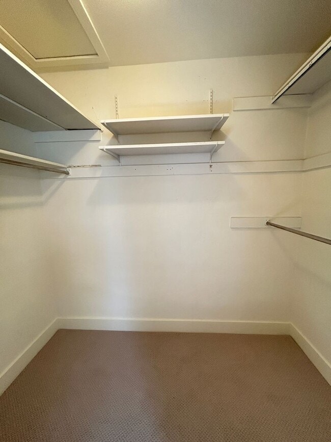 Building Photo - Stunning Remodel, 2 Bed 2 Bath Home with Pool Service!