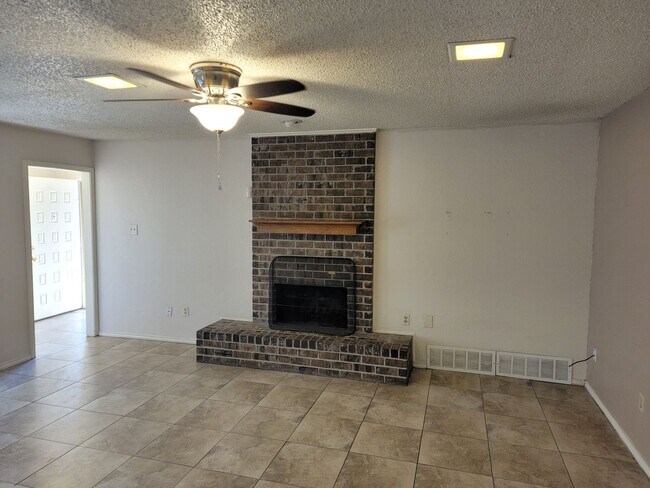Building Photo - 6433-6435 Brookhaven Trail