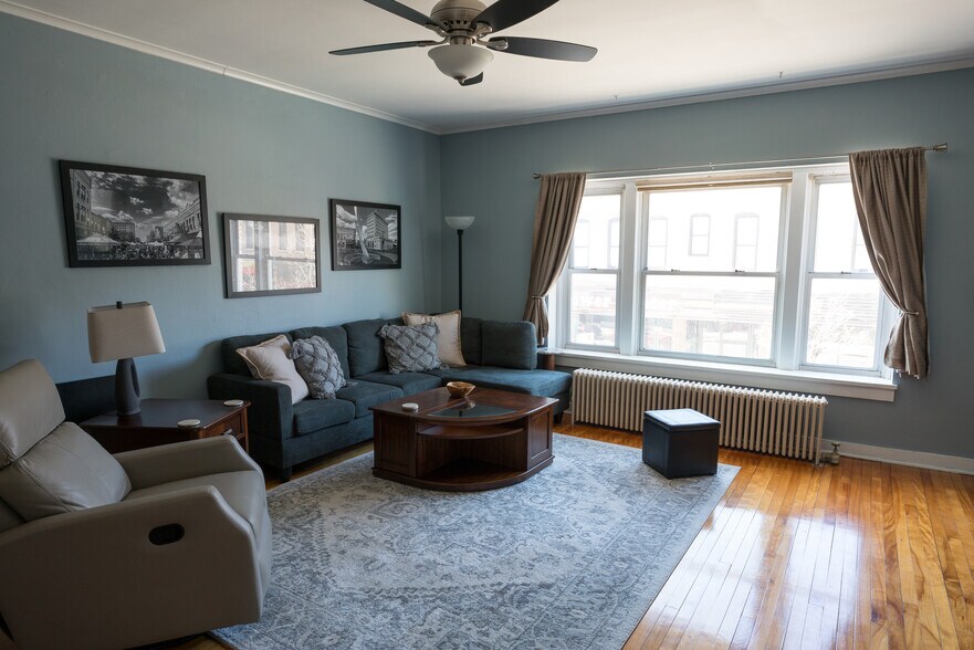 living room - 456 N Main St