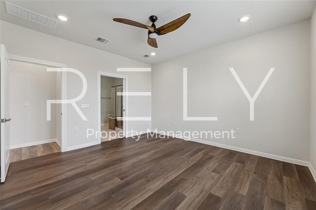 Building Photo - 603 Double Lp St