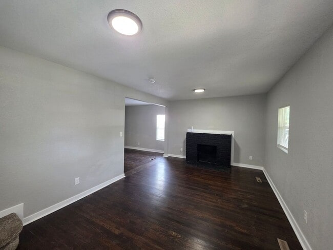 Building Photo - Spacious 4-Bedroom, 2.5-Bath Home with Hardwood Floors