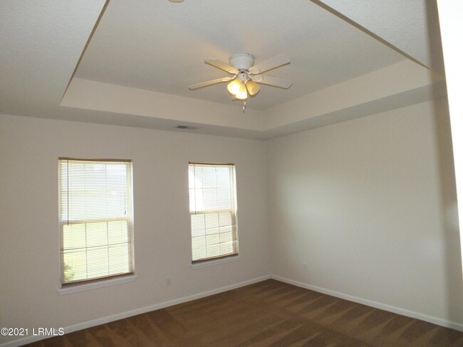 Building Photo - 255 Colony Dr