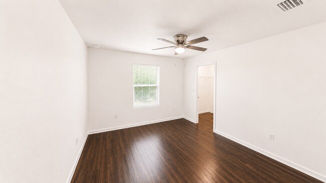 Building Photo - Charming 3 Bedroom, 2 Bathroom Home for Rent in Summerfield, FL