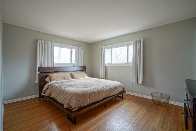 Building Photo - 1005 Chevy Chase Ln