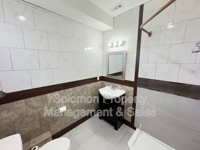 Building Photo - 2030 Broadway St