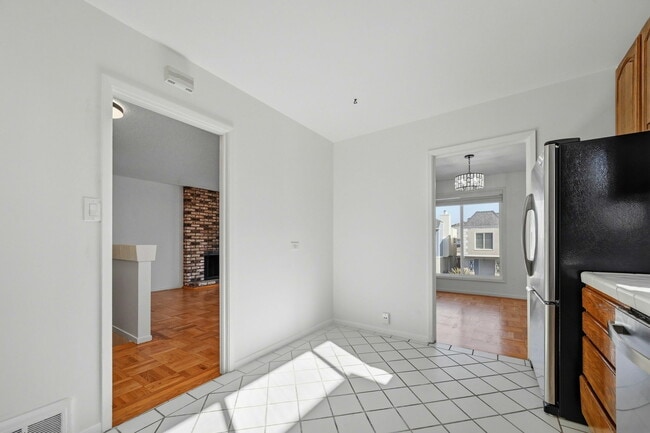 Building Photo - 72 Huntington Dr