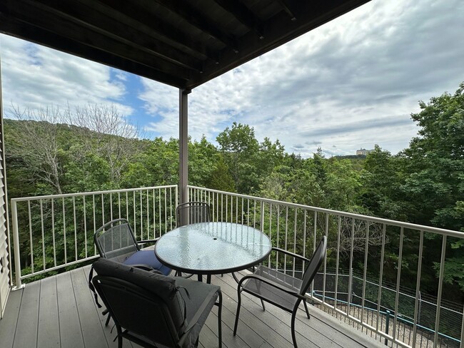 Building Photo - Furnished 2 Bedroom 2 Bath Executive Apart...