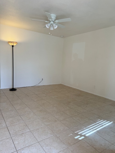 Building Photo - 2237 Davis Ave