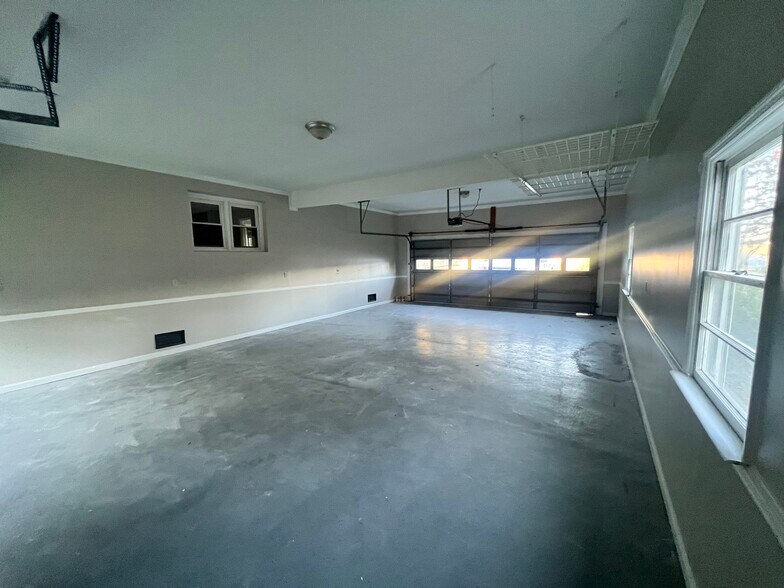 Building Photo - 333 Chapman Rd