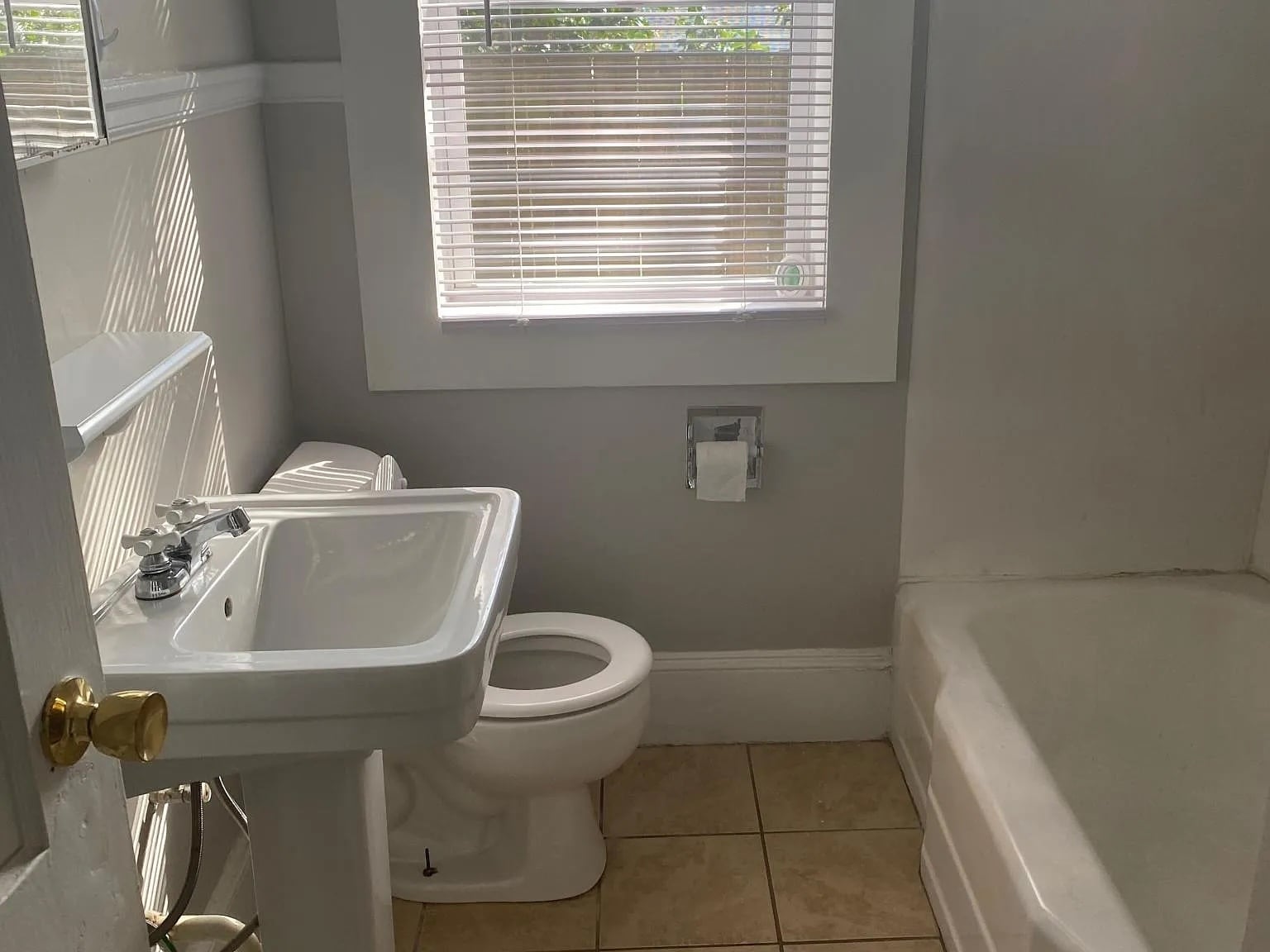 Building Photo - 2053 Monroe St