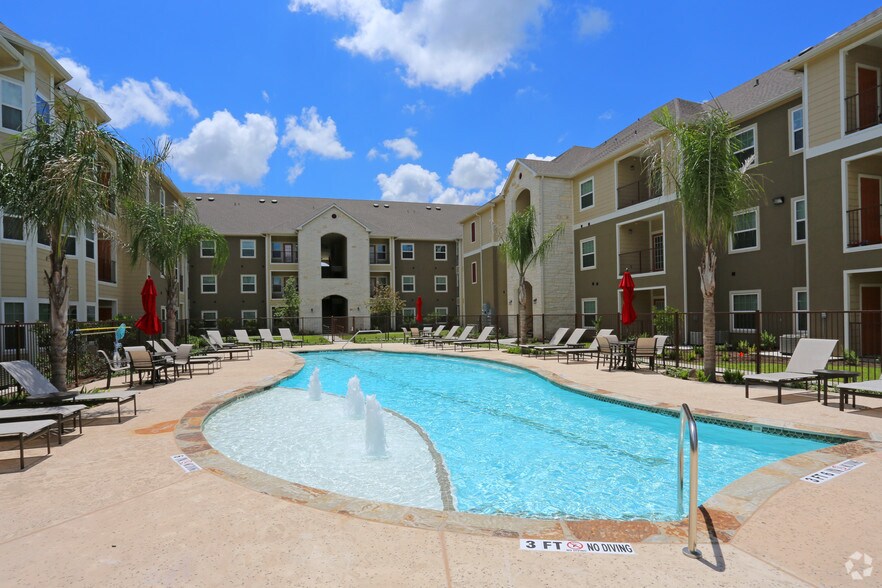 Phase II Pool - Residence at Edinburg