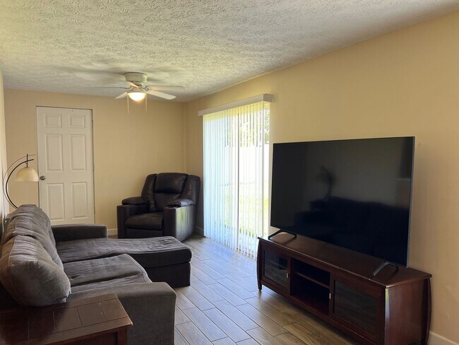 Building Photo - * Coming Soon * Furnished 2/2 in Port St Lucie