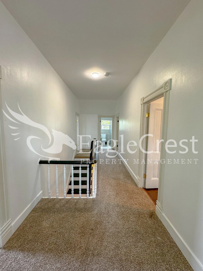 Building Photo - Downtown Walla Walla 4 Bedroom Farmhouse with Modern Comforts $200.00 OFF 2nd MONTHS RENT!!!