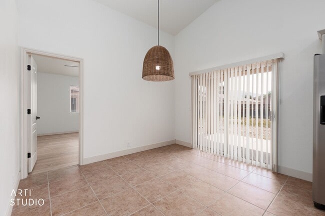 Building Photo - Beautifully Renovated 3-bedroom, 2-bathroom Home With 2-Car Garage in Beaver Dam, AZ!