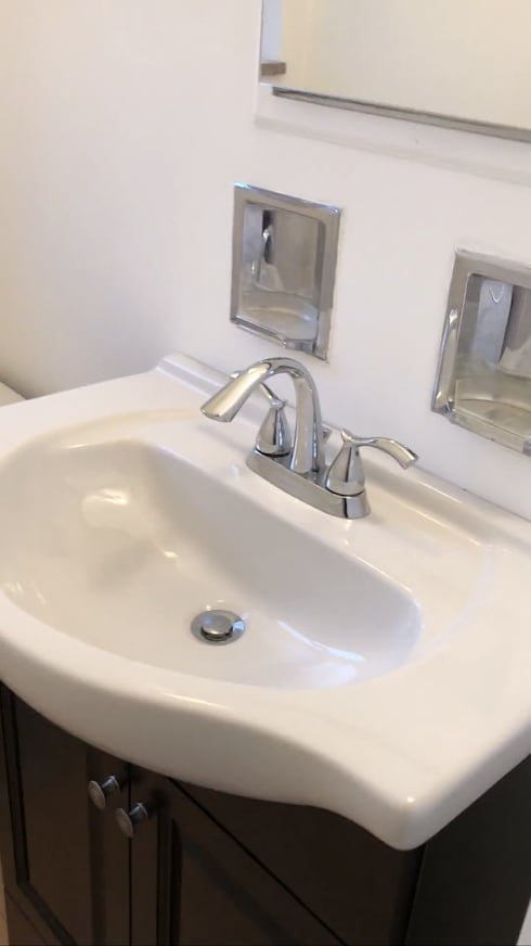 1/2 bath in master bedroom - 929 Jancey St
