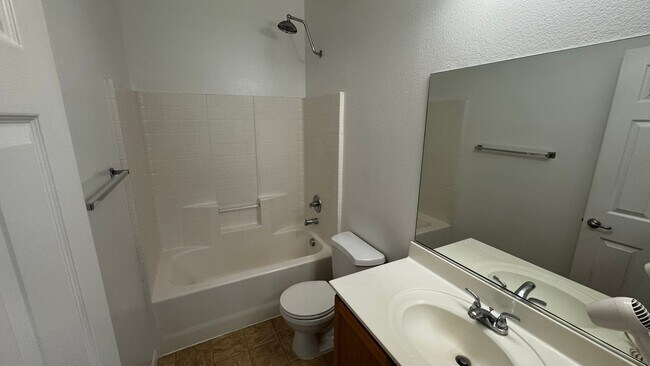 Building Photo - NW 3 BDRM Plus Loft