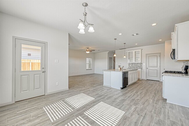 Building Photo - 7910 Cypress Country Dr