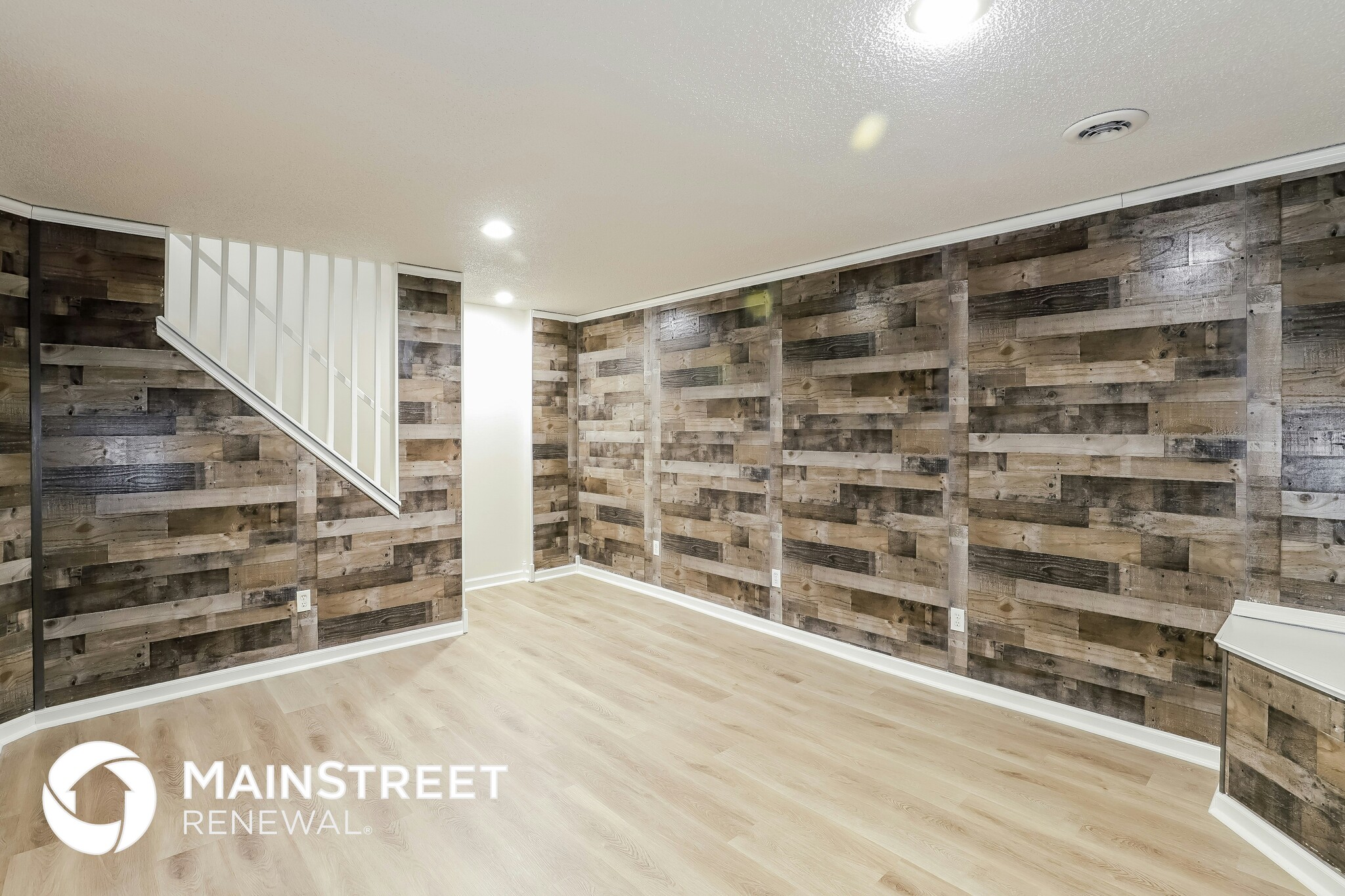 Building Photo - 11115 N Lewis Ave