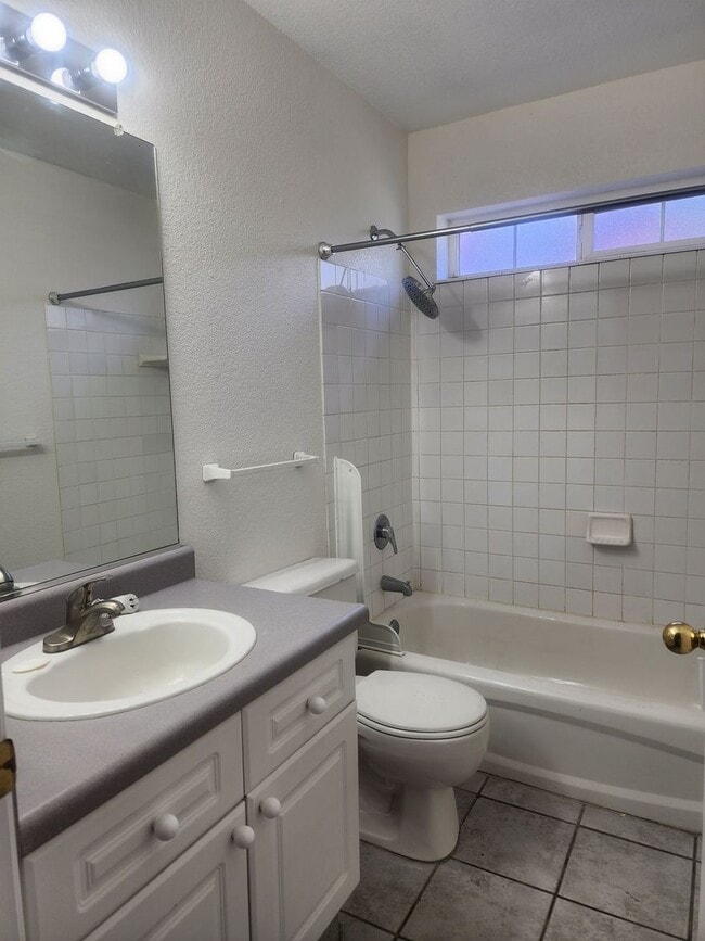 Building Photo - Cute 3 bedroom, 2.5 bath two story home wi...