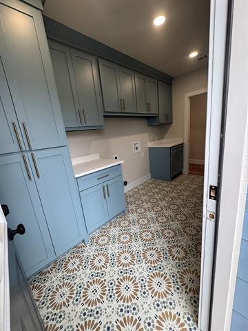 Building Photo - 911 N Spring St