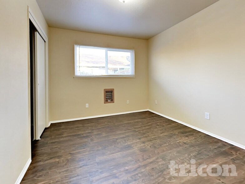 Building Photo - 10069 Lincoln Village Dr