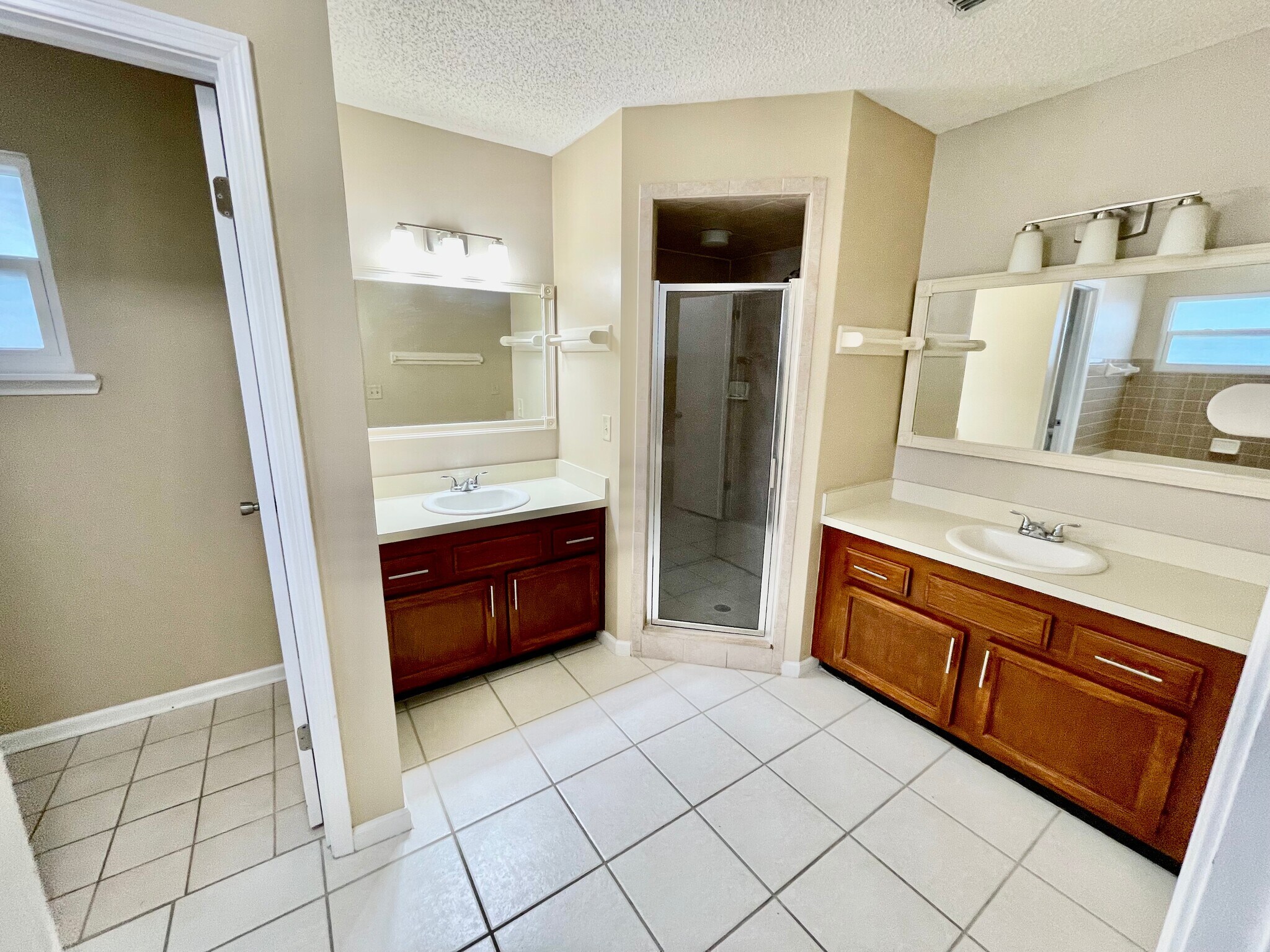 Building Photo - 10439 Inverness Dr