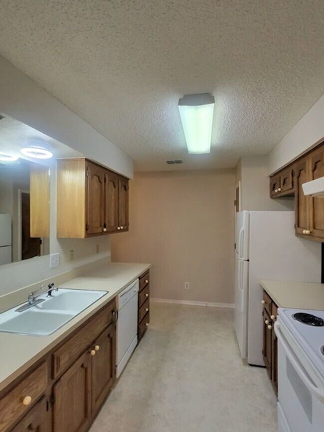 Building Photo - 2317 Garden Park Ct