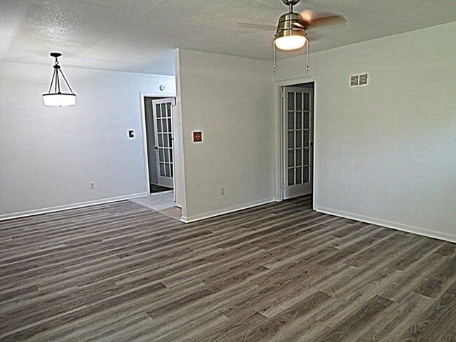 Building Photo - 1714 Hall Dr