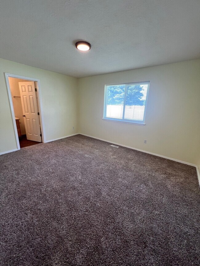 Building Photo - 3 Bed 2 Bath House in Nampa!