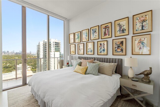 Building Photo - 2678 Tigertail Ave