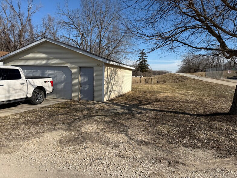 Building Photo - 911 SW 62nd St