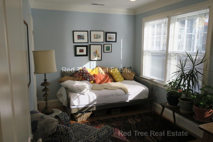 Building Photo - 279-281 Walnut St