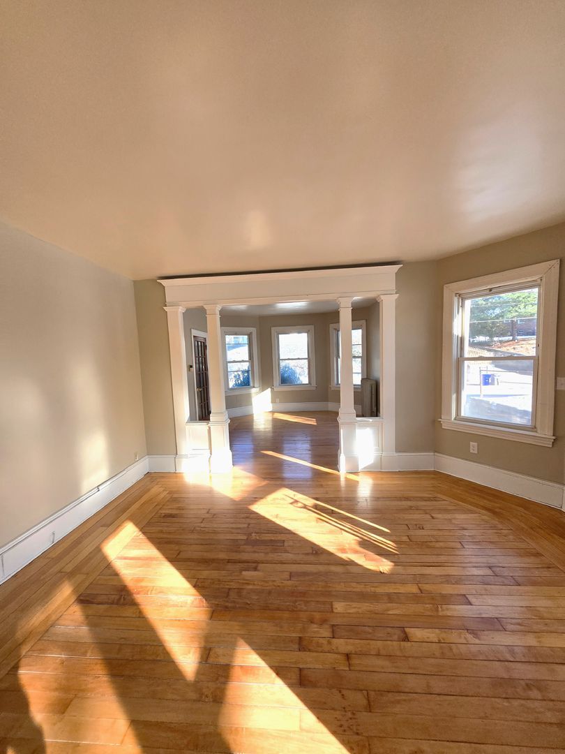 Building Photo - 848 Smith St