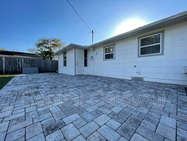 Building Photo - 1609 San Mateo Dr